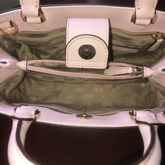 Michael Kors bag great condition - Picture 2 of 2